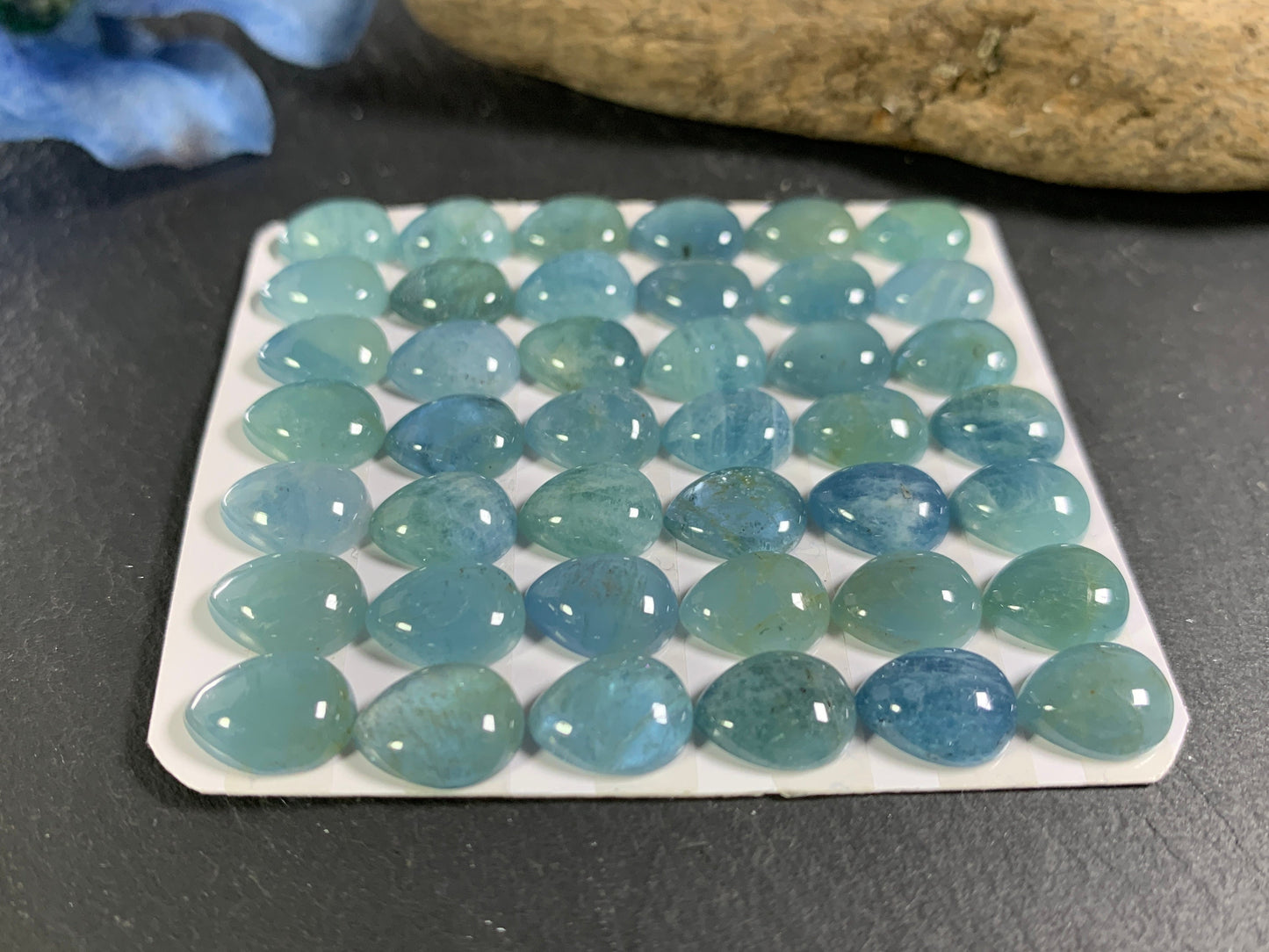 Aquamarine pear 8x10mm cabochon - Calibrated cabochons
