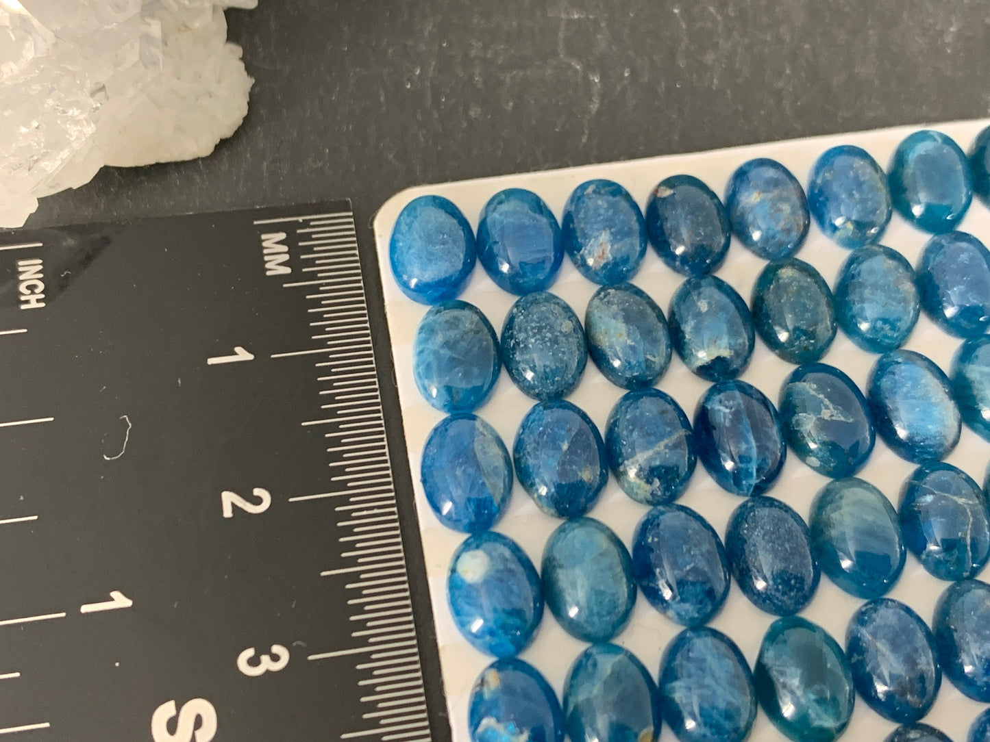 Blue Apatite oval 6x8mm cabochon - Calibrated cabochons