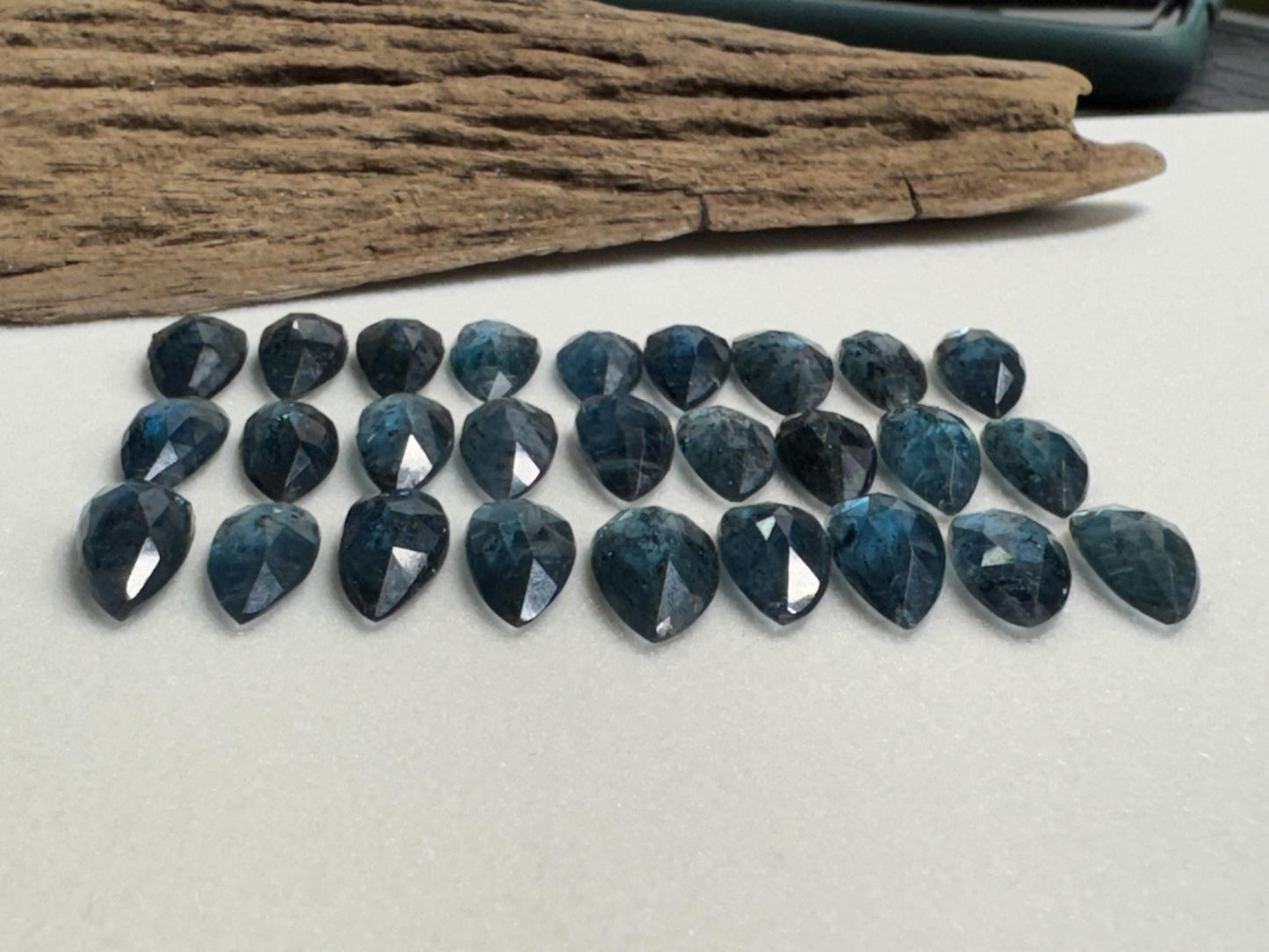 Faceted Moss Kyanite pear 7x15mm cabochon