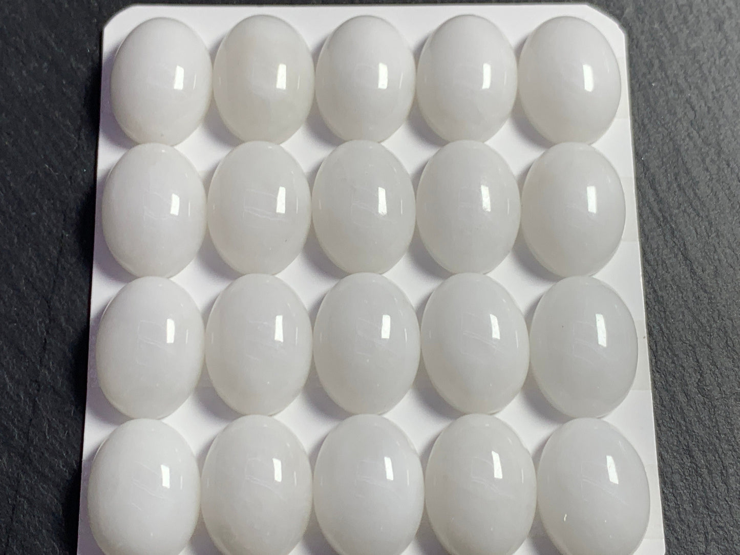 White Quartzite oval 12x16mm cabochon - Calibrated cabochons