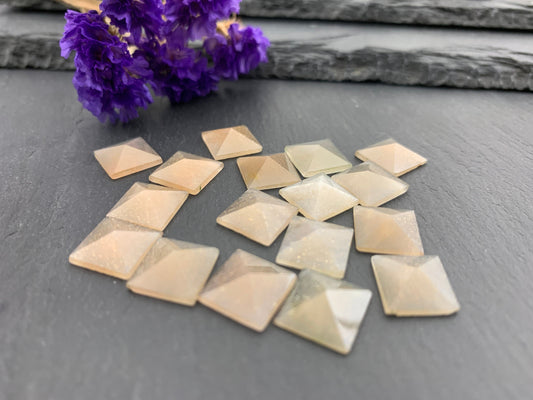 Faceted GoldSand Sunstone Pyramid Square 10x10mm cabochon