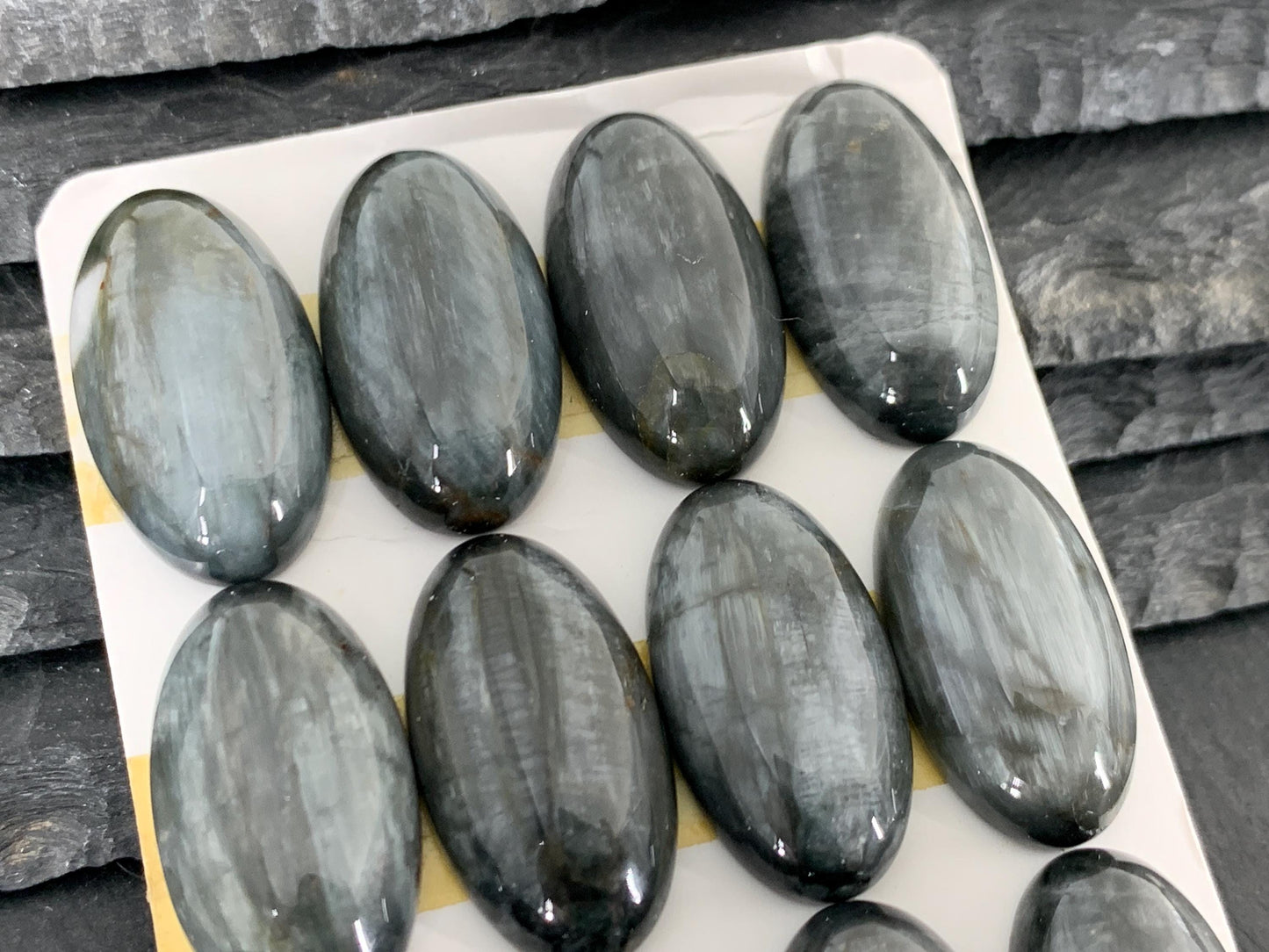 Eagle Eye oval 14x25mm cabochon - Calibrated cabochons