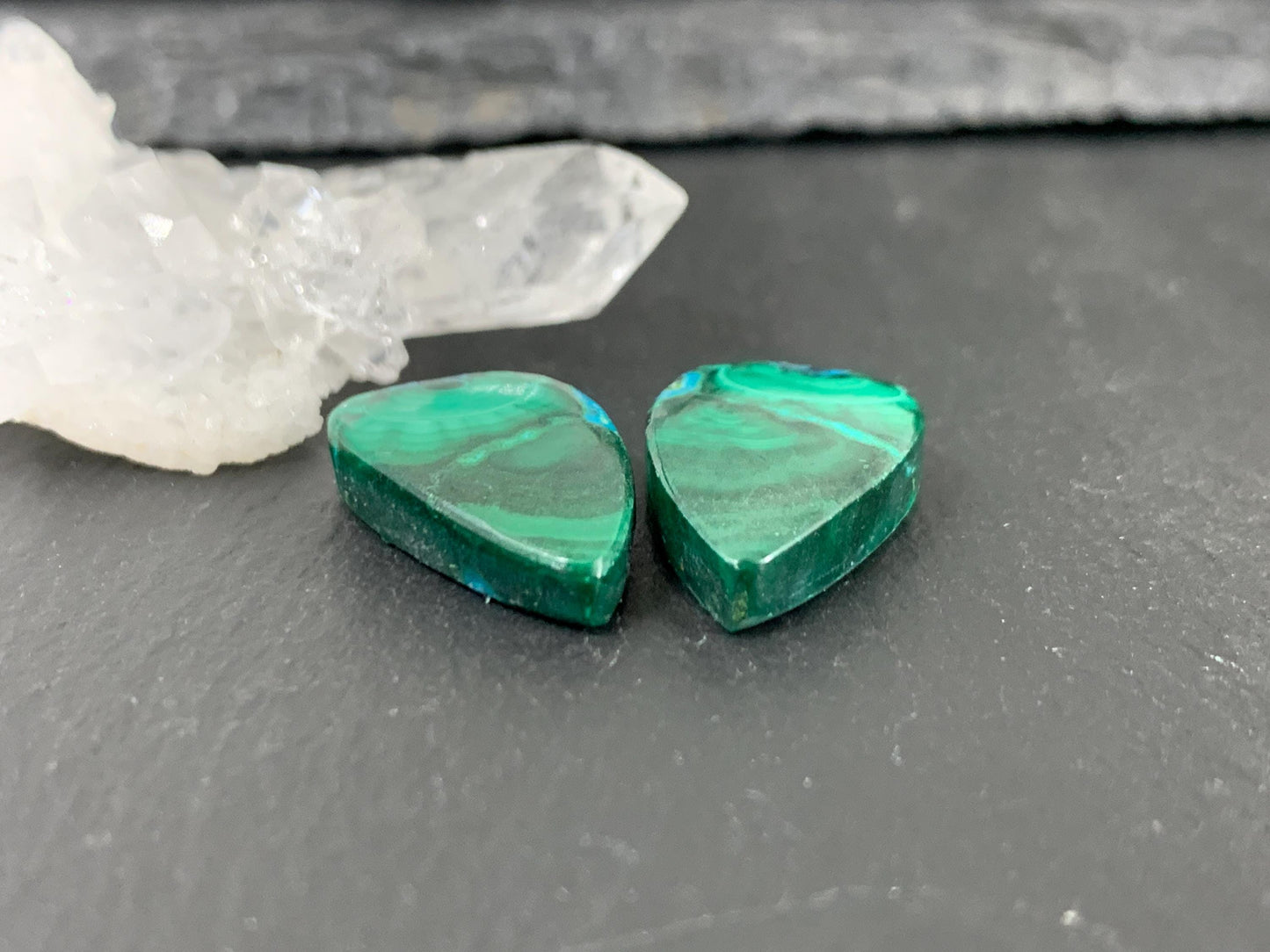Malachite pear 12x19x5mm cabochon pair