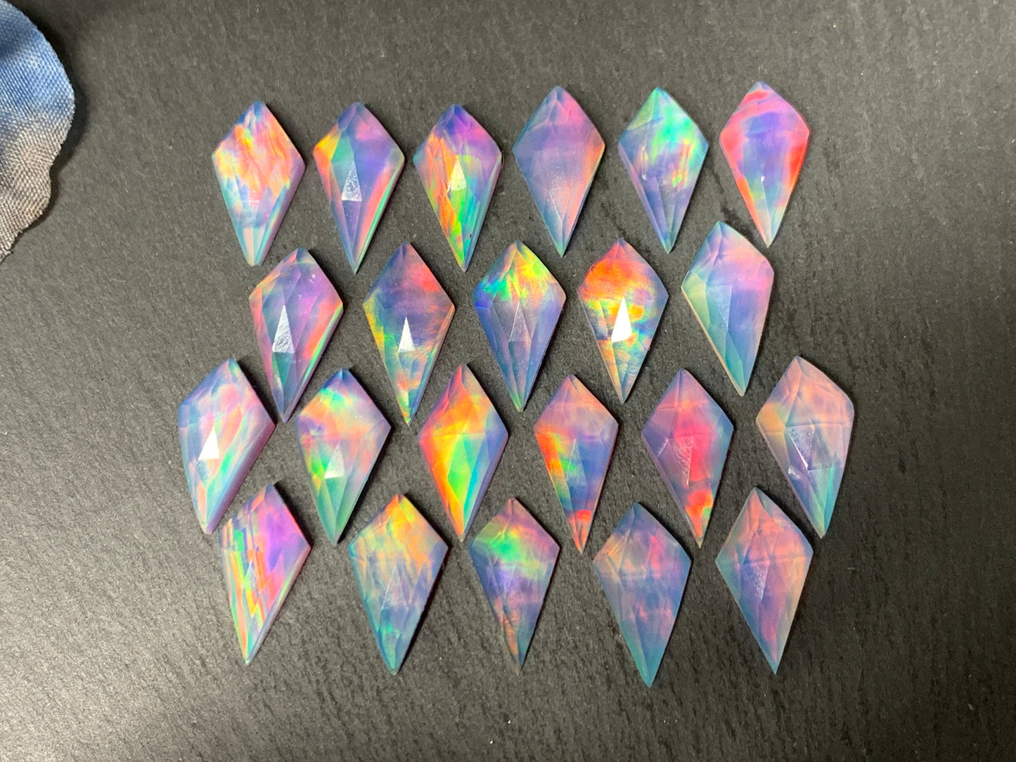 Faceted Aurora Opal kite 8x16mm cabochon - Doublet cabochons