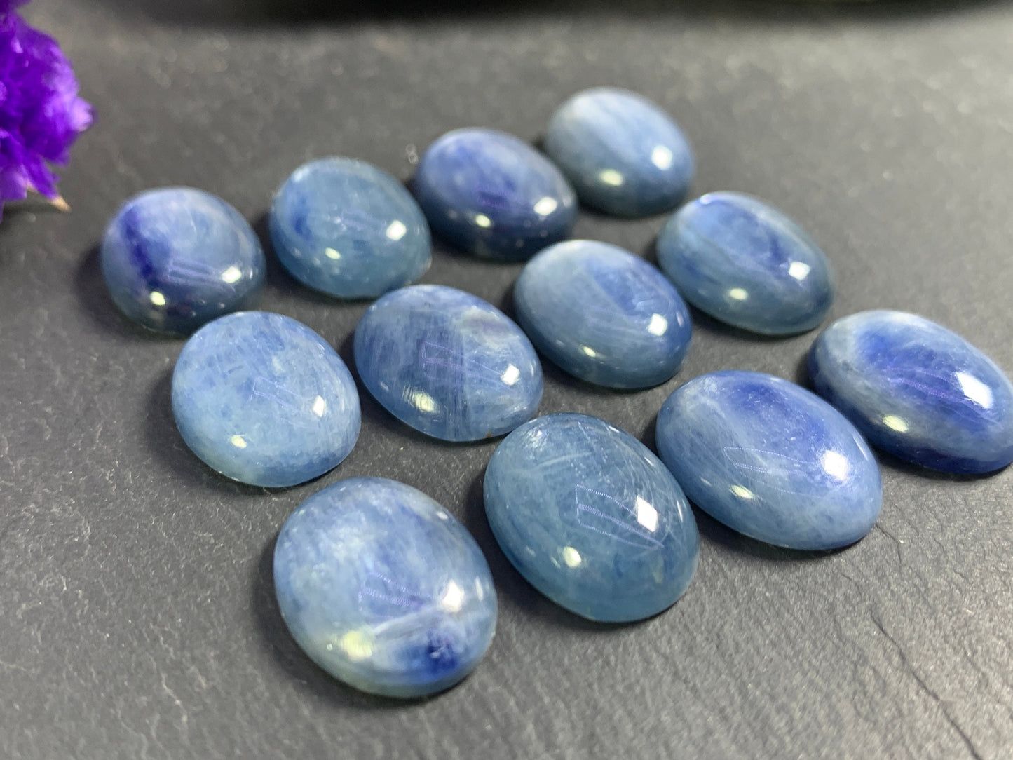 Kyanite oval 12x16mm cabochon - Calibrated cabochons