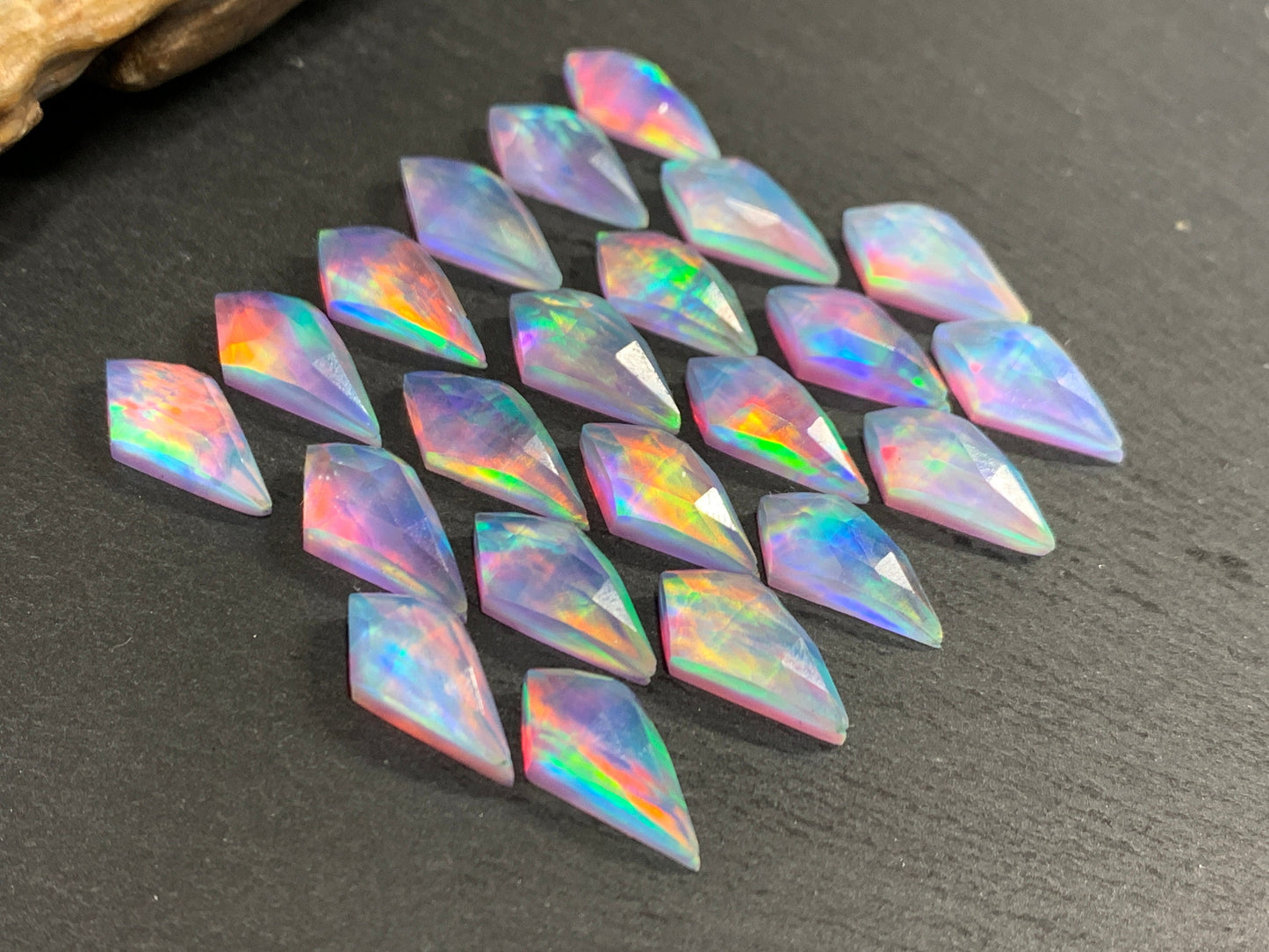 Faceted Aurora Opal kite 8x16mm cabochon - Doublet cabochons