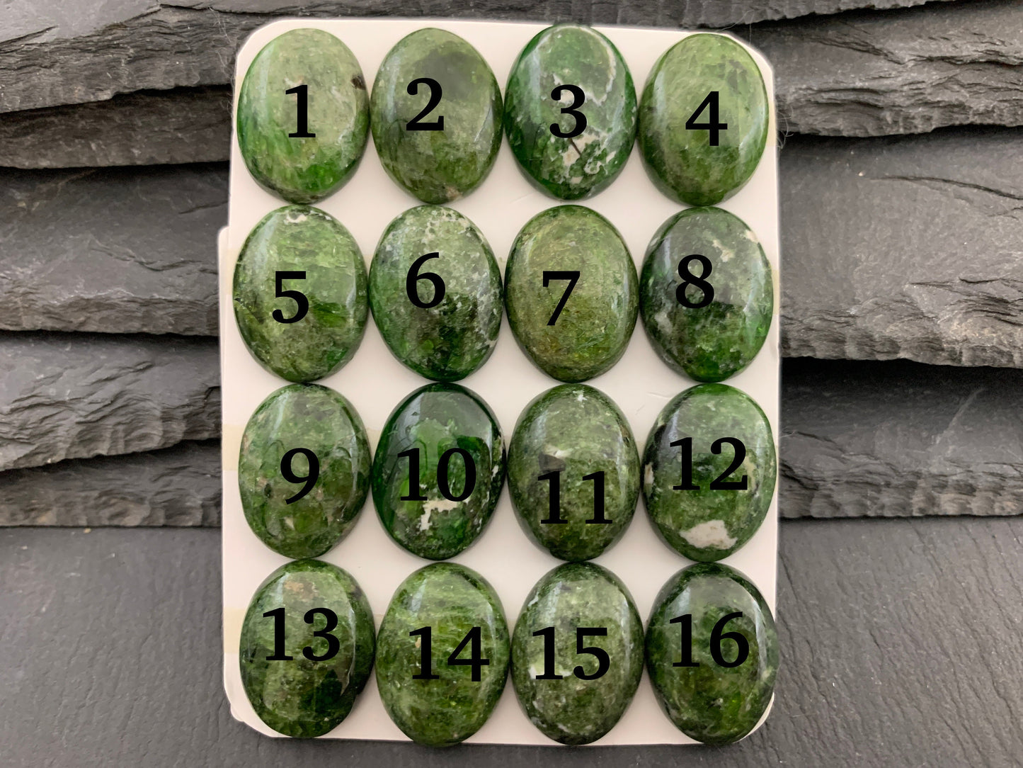 Chrome Diopside oval 15x20mm cabochon - Calibrated cabochons