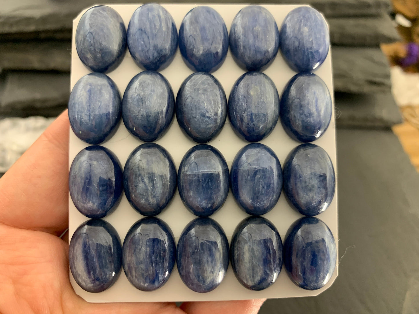 Kyanite oval 13x18mm cabochon - Calibrated cabochons