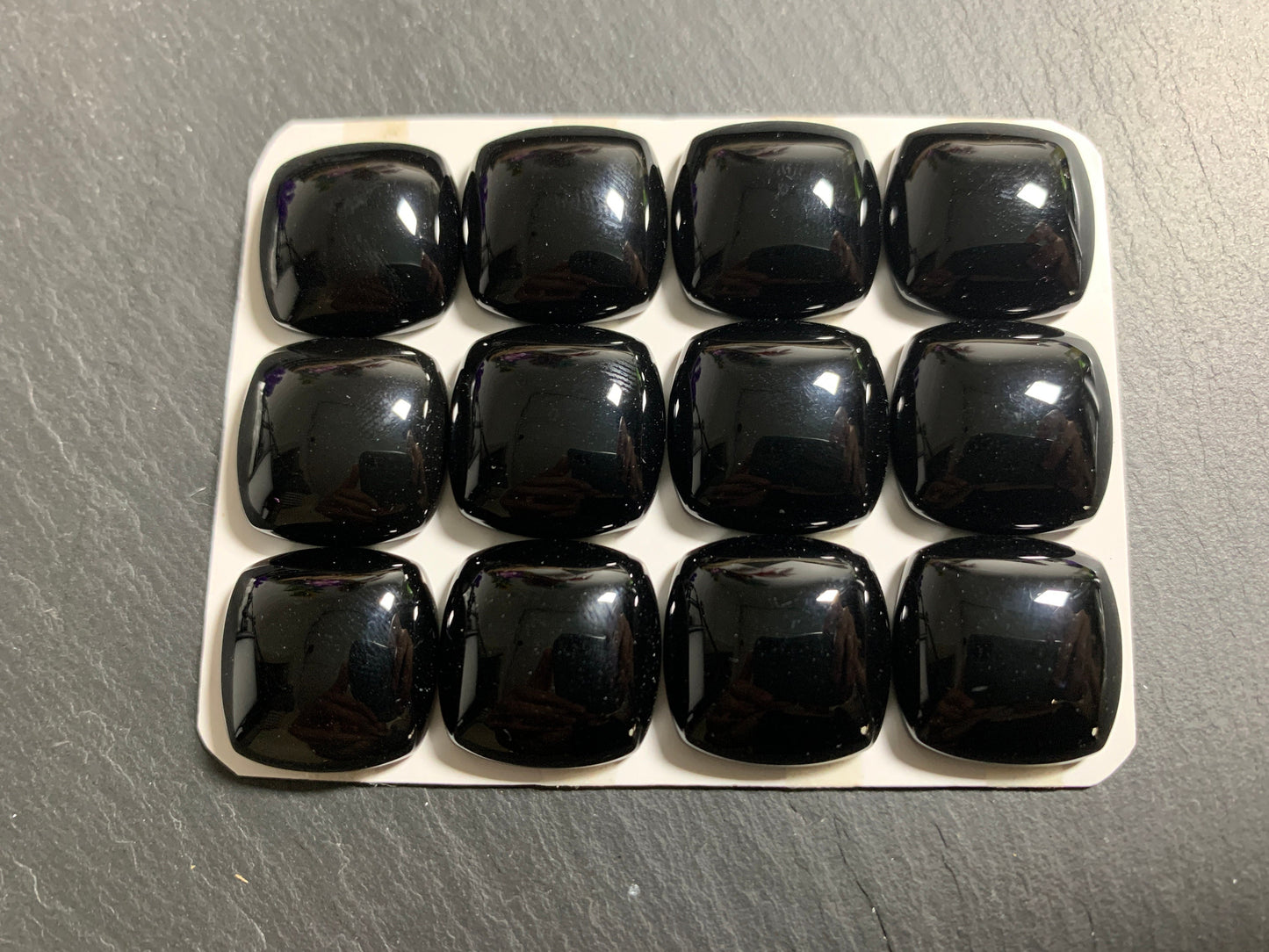 Black Agate square cushion 18x18mm cabochon - Calibrated cabochons