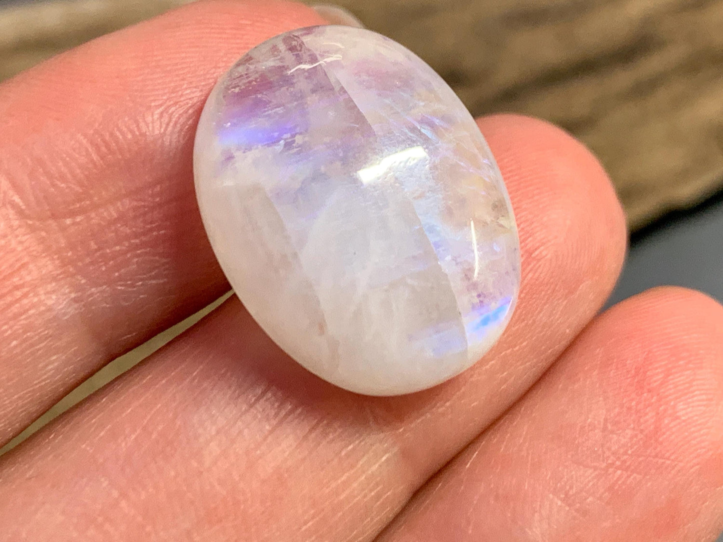 Rainbow Moonstone oval 20x15x8mm cabochon