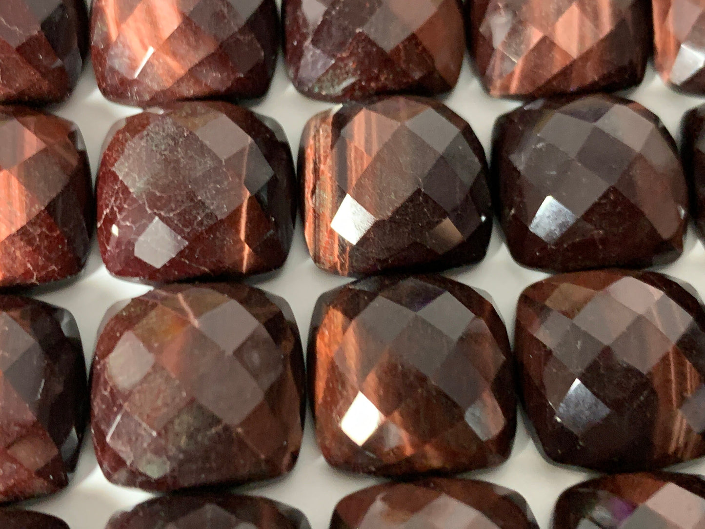 Faceted Red Tiger Eye square cushion 15mm cabochon - Calibrated cabochons