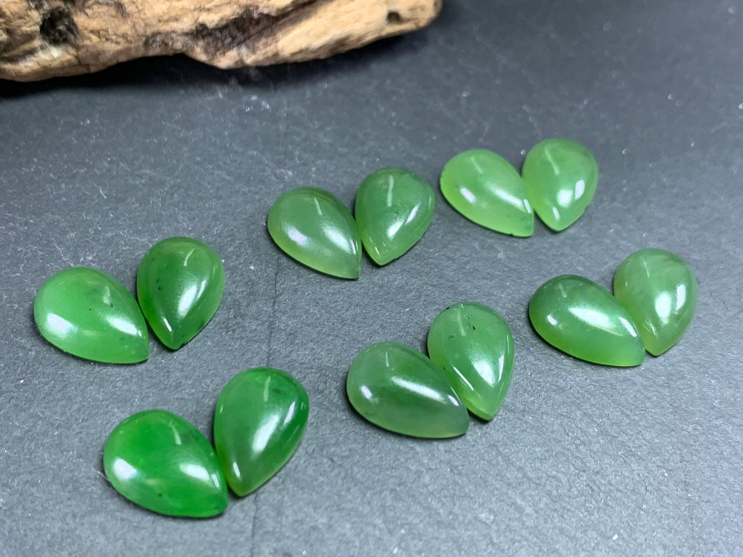 Nephrite pair 8x12mm cabochon - Calibrated cabochon
