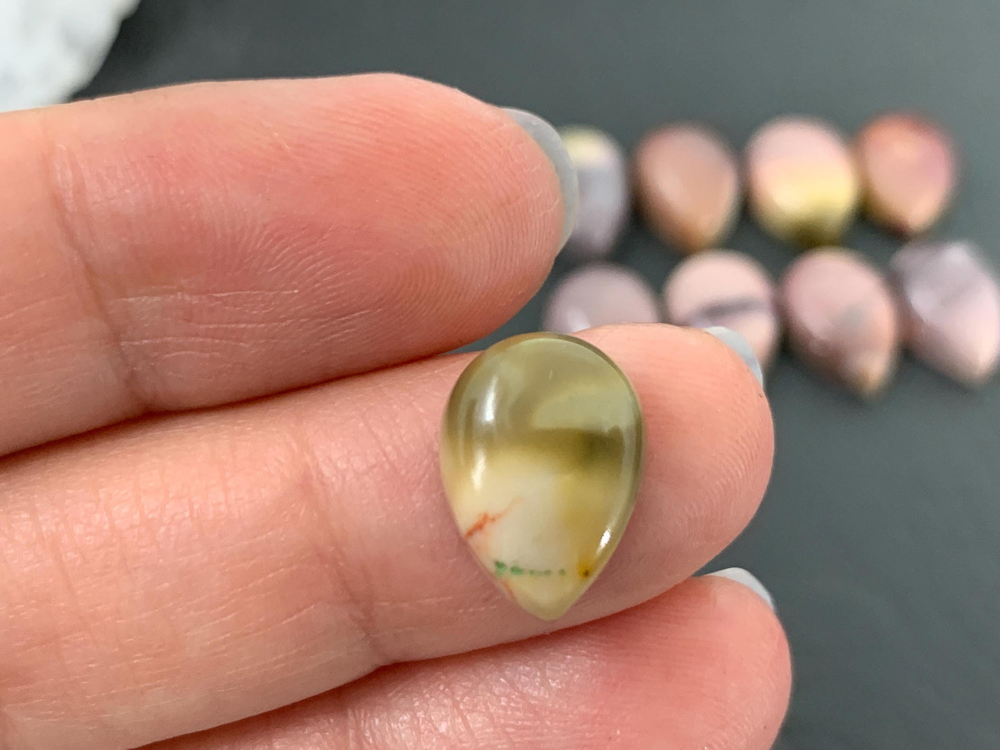 Mookaite Jasper pear 10x14mm cabochon