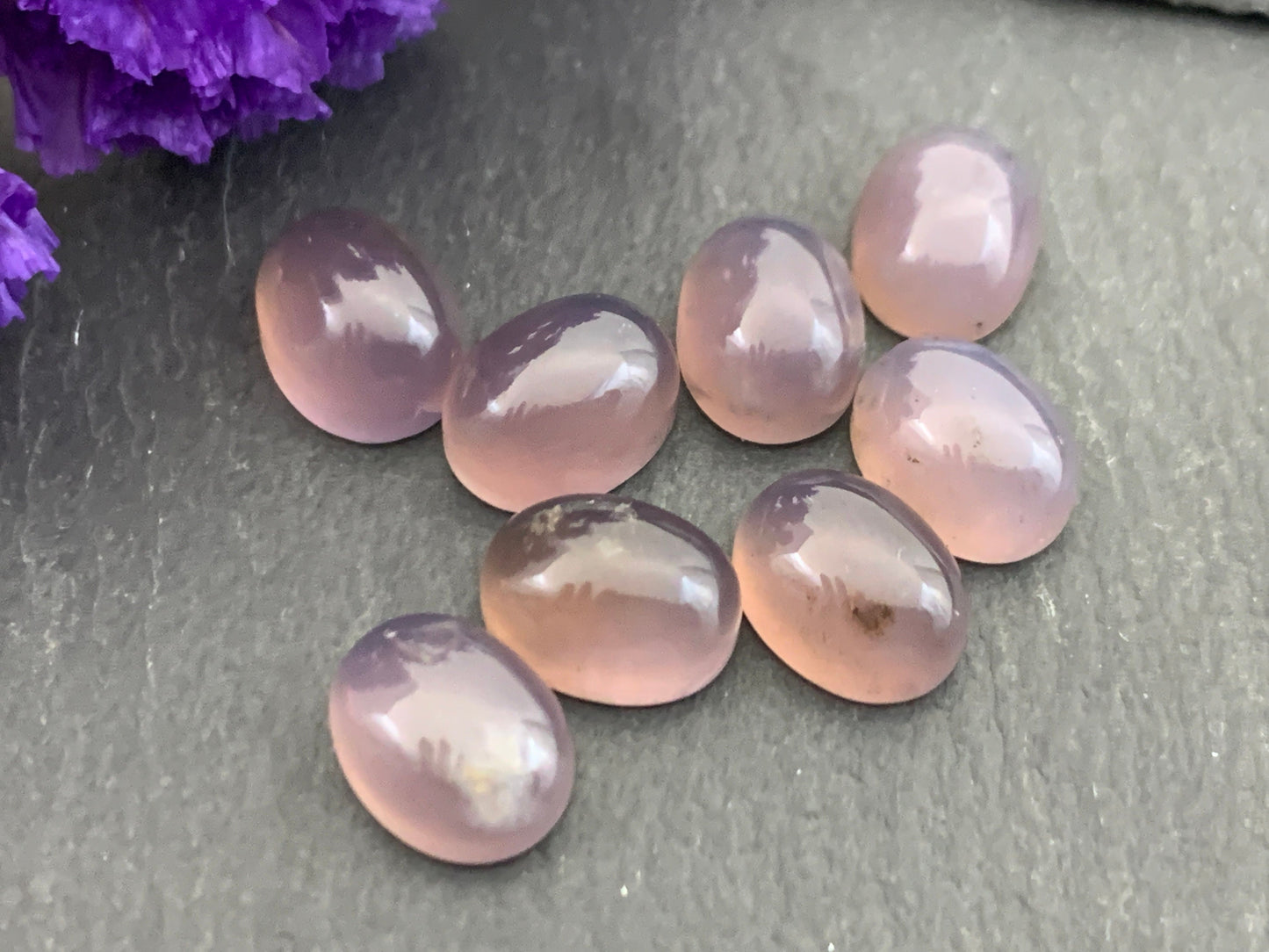 Purple Chalcedony 7x9mm cabochon - Calibrated cabochons