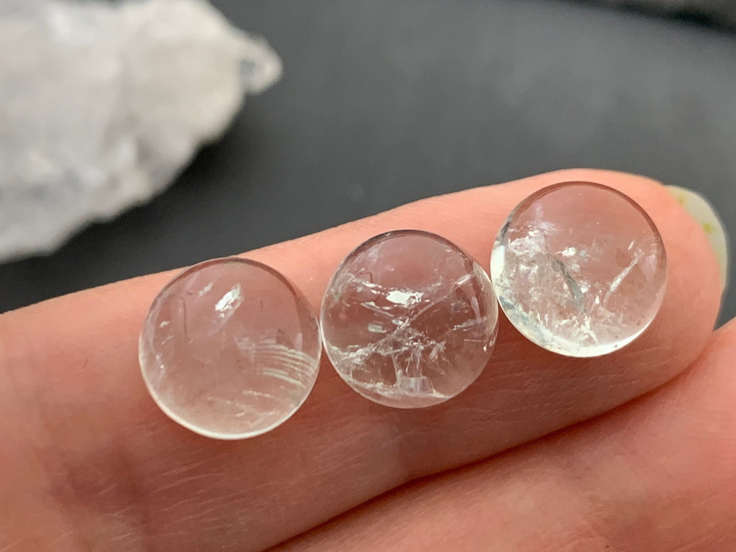 Green Amethyst round 10mm cabochon - Calibrated cabochons
