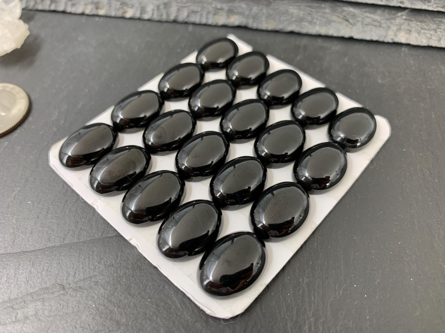 Black Spinel oval 13x18mm cabochon - Calibrated cabochons
