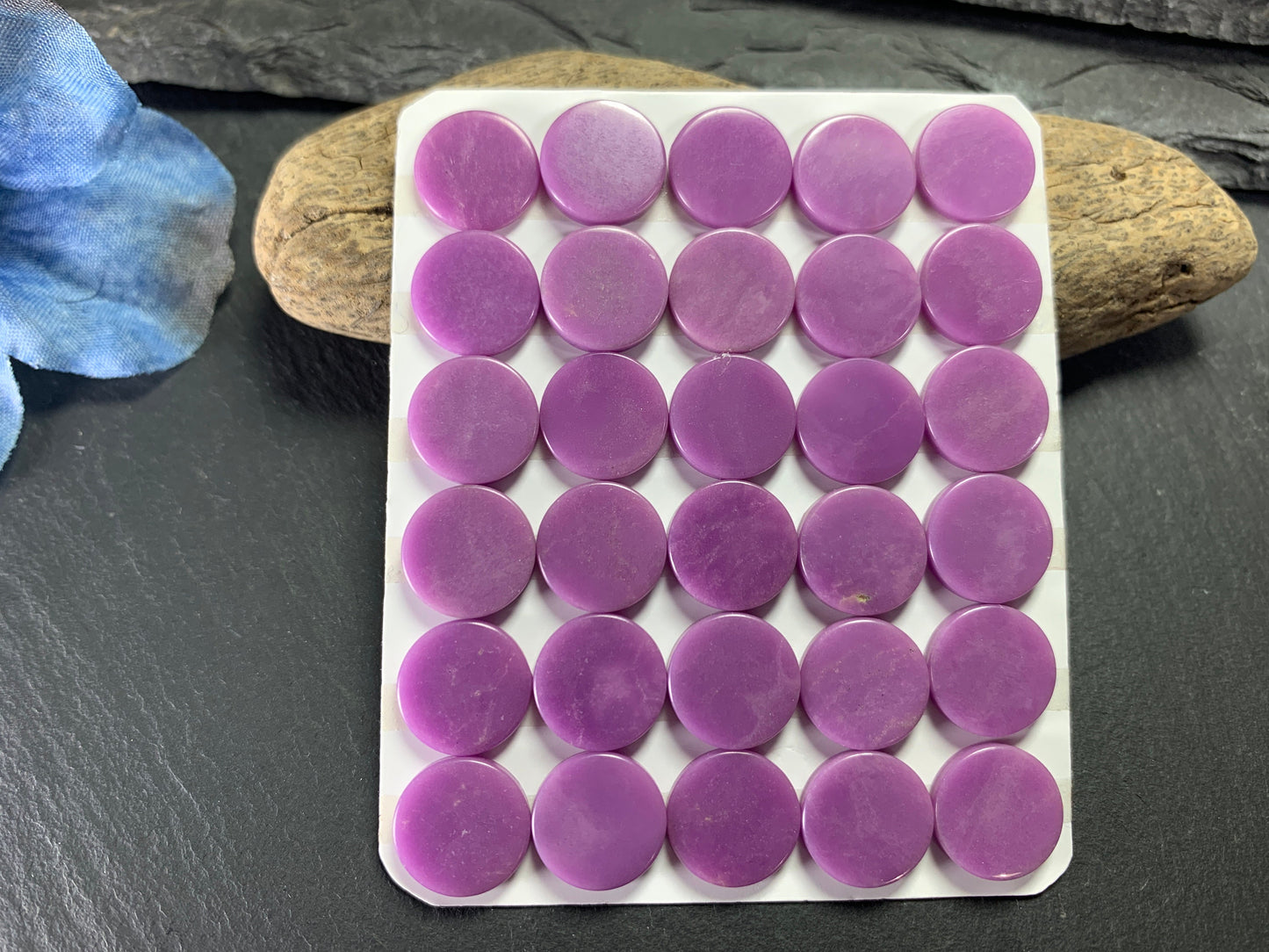 Flat Phosphosiderite round 8, 10, 12mm Cabochon - Calibrated cabochons