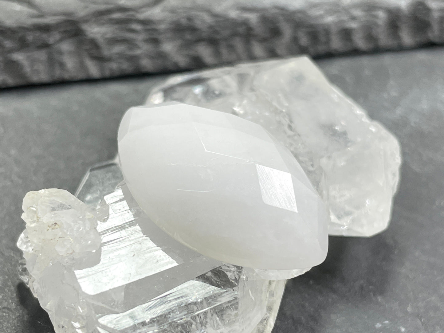 Faceted White Quartzite marquise 15x25mm cabochon - Calibrated cabochons