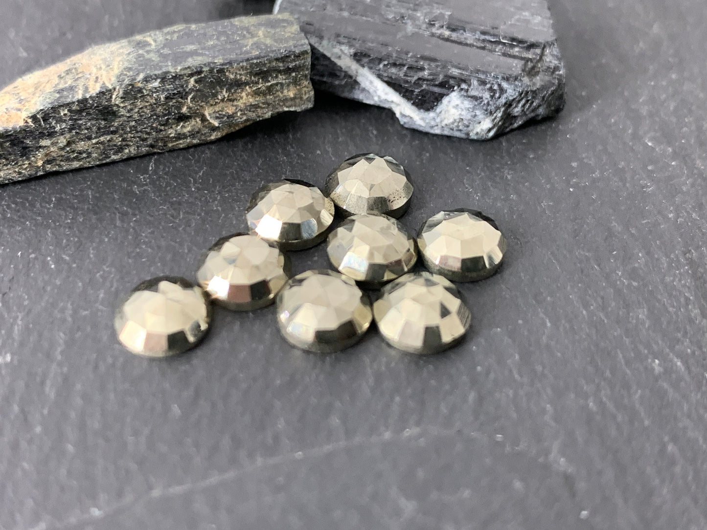 Faceted Pyrite Round 6mm cabochon - Calibrated cabochons