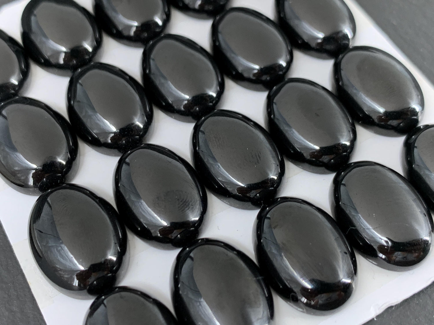 Black Spinel oval 13x18mm cabochon - Calibrated cabochons