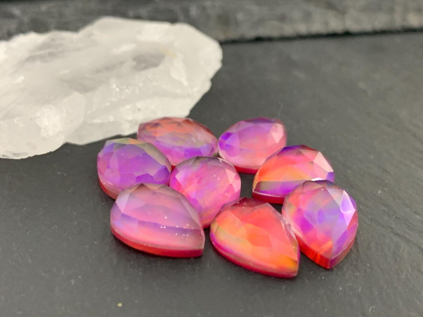 Faceted Aurora Opal pear 10x14mm - Doublet cabochons