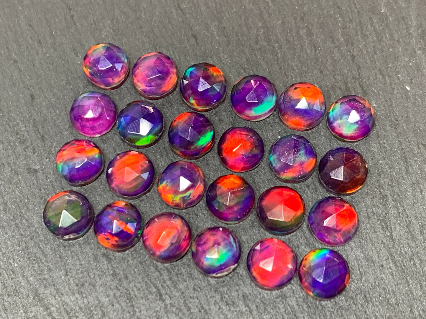 Aurora Opal round 8mm cabochon - Doublet cabochons