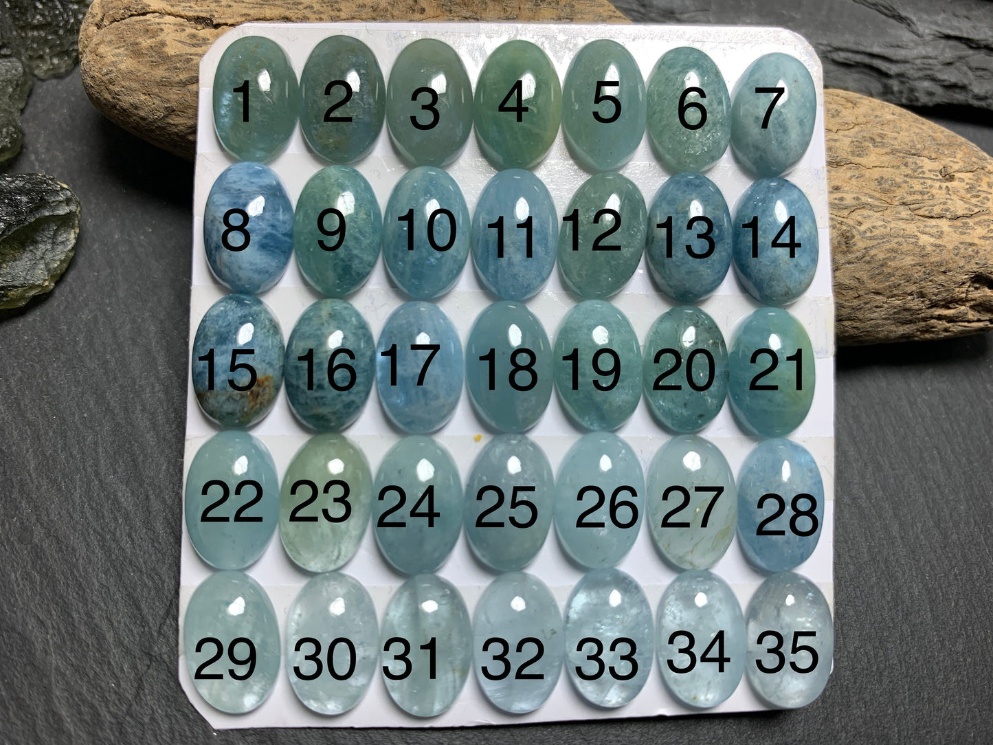 Aquamarine oval 8x12mm cabochon - Calibrated cabochons