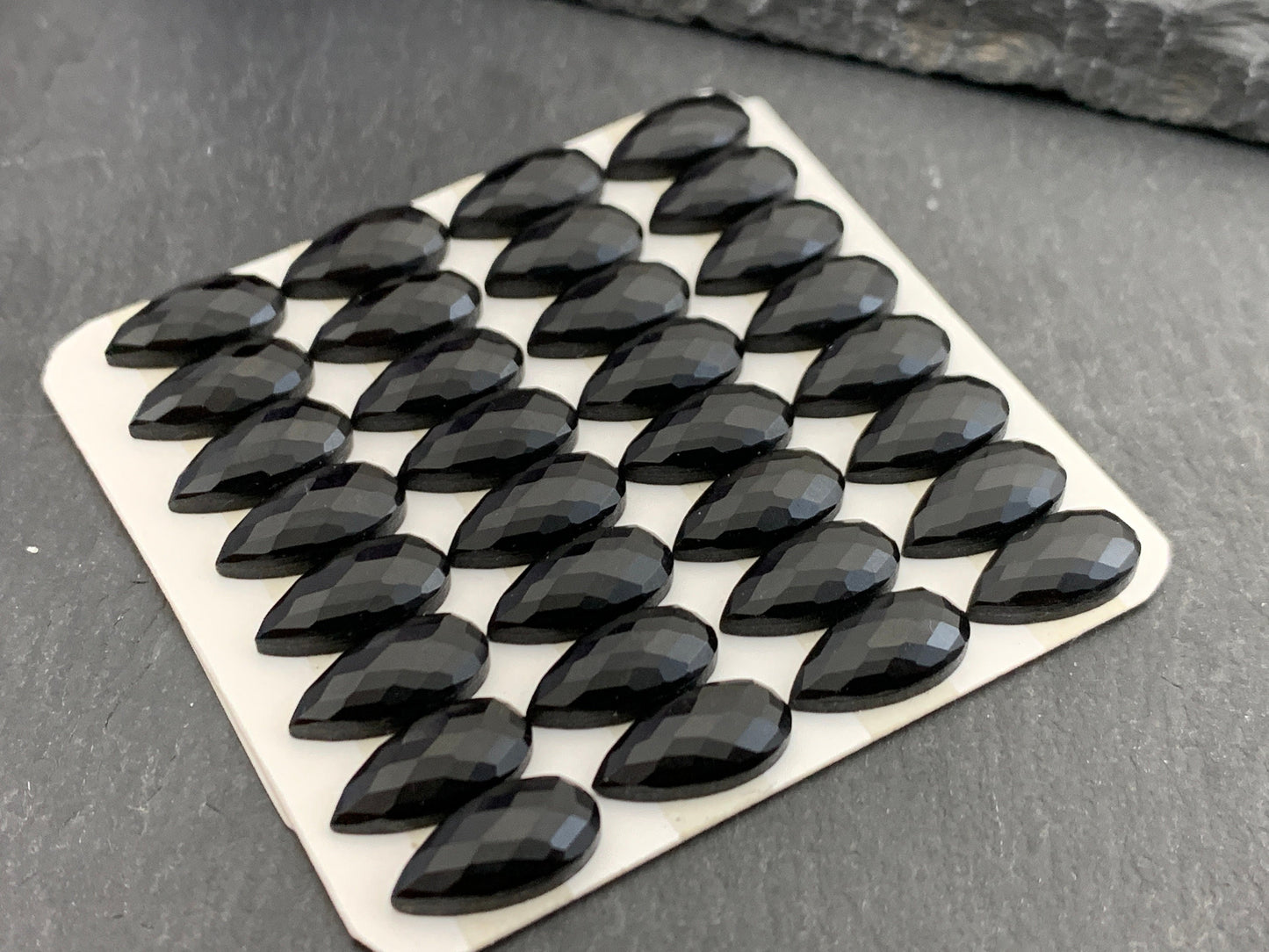 Faceted Jet pear 6x12mm cabochon - Calibrated cabochons