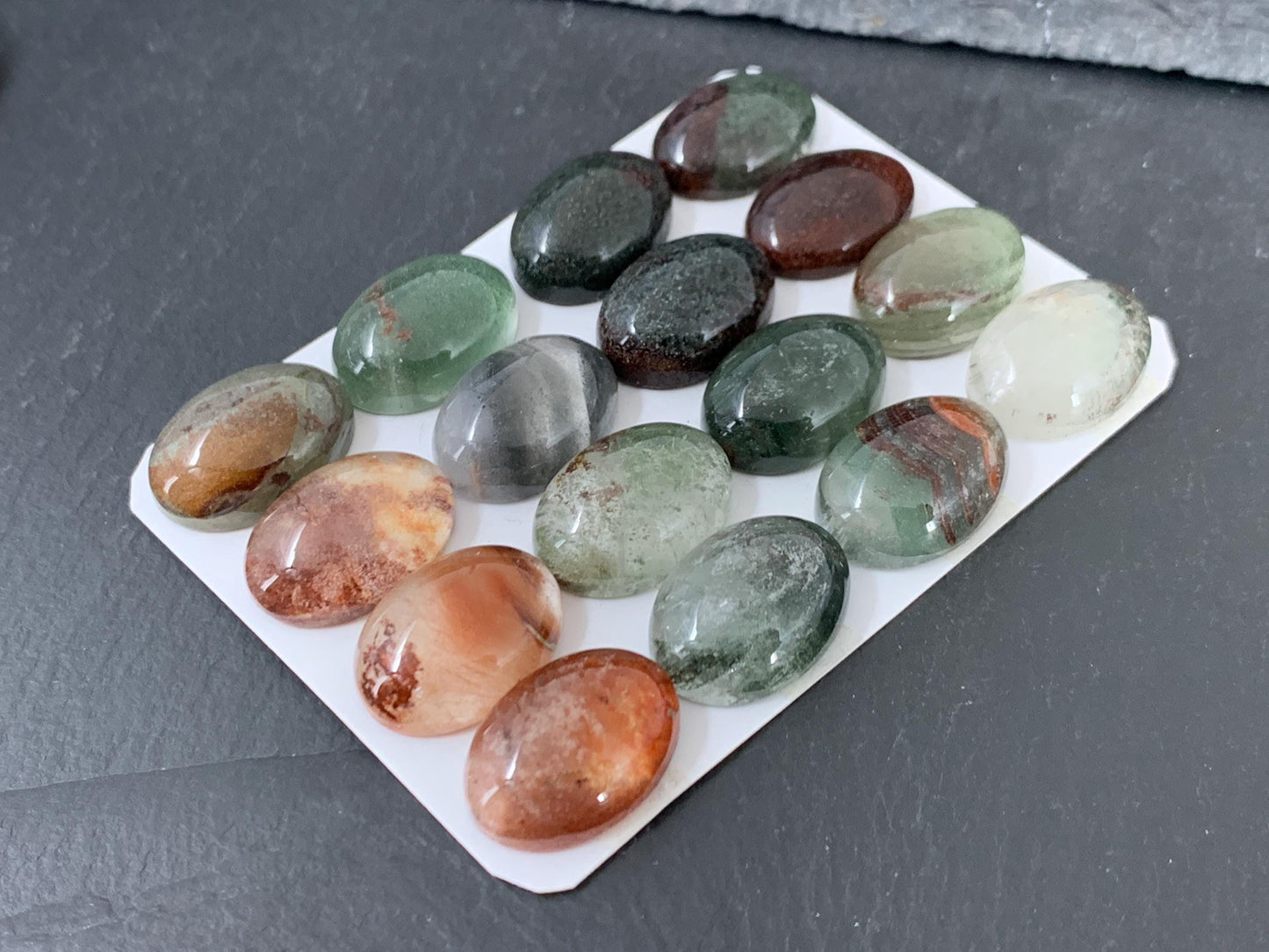 Green Phantom Crystal oval 13x18mm cabochon - Calibrated cabochons