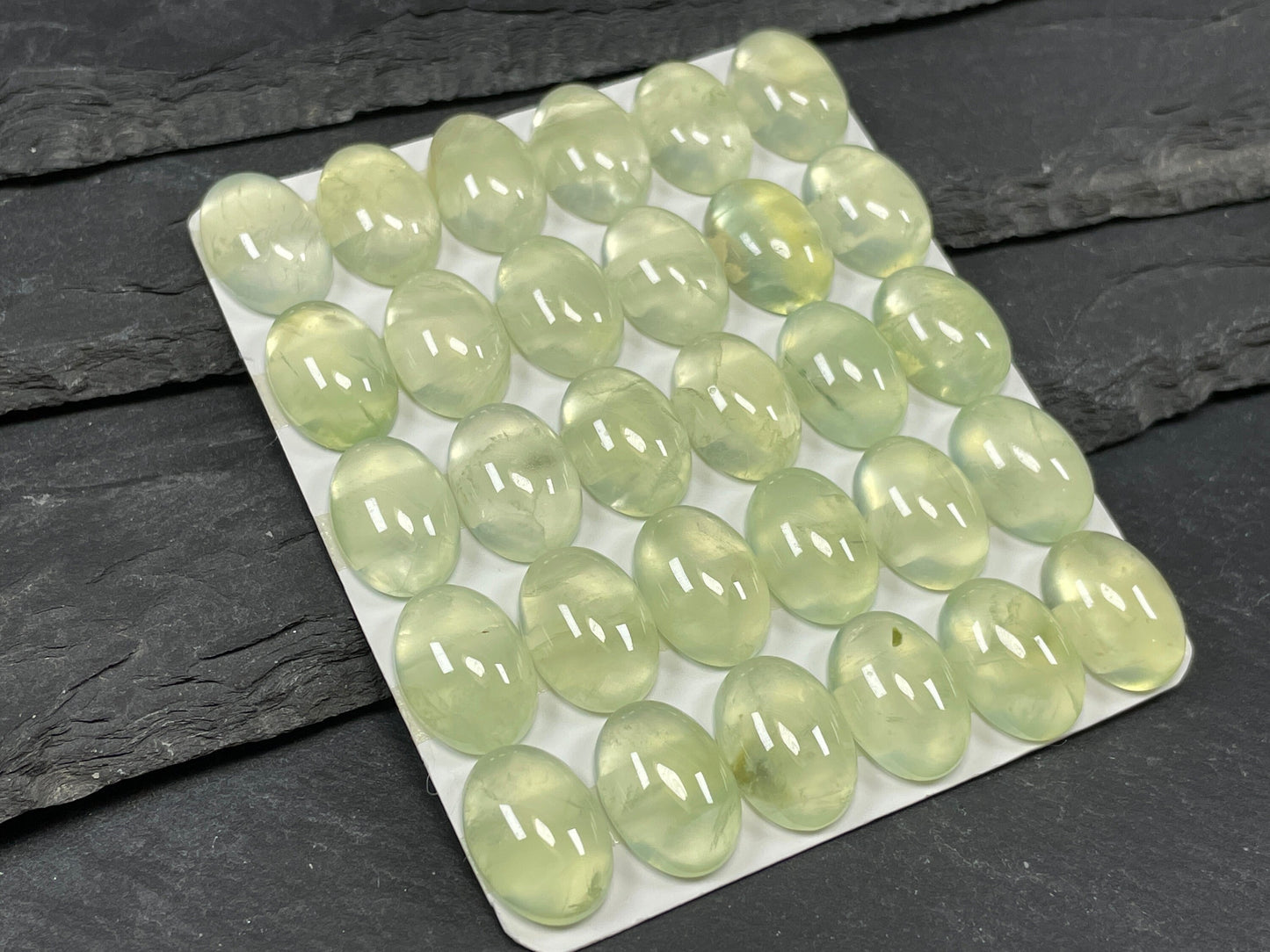 Prehnite oval 10x14mm Cabochon - Calibrated Cabochons