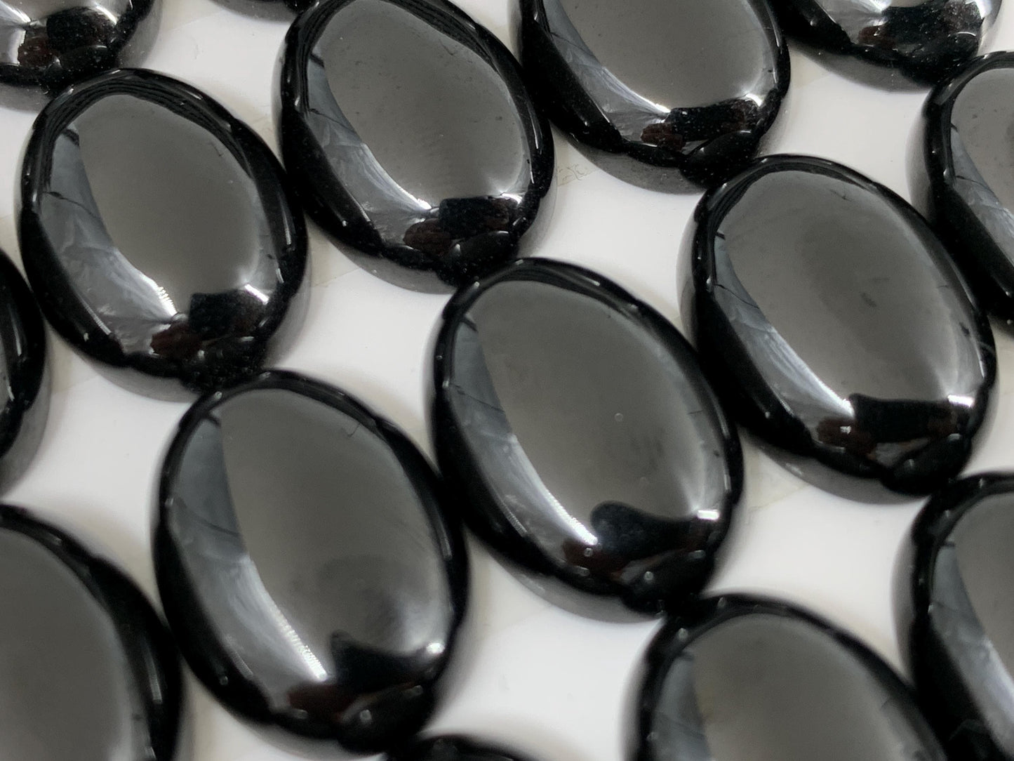 Black Spinel oval 13x18mm cabochon - Calibrated cabochons