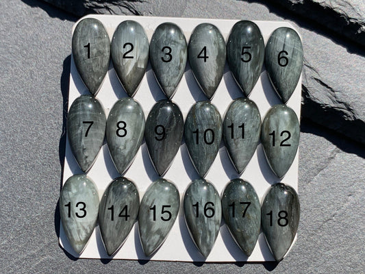 Eagle Eye pear 10x20mm cabochon - Calibrated cabochons