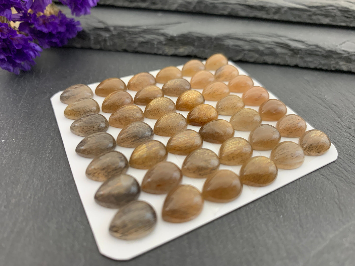 Goldsand Sunstone pear 8x10mm cabochon - Calibrated cabochons