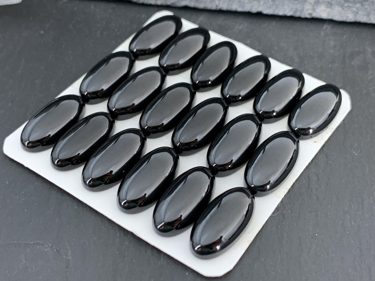 Black Spinel oval 10x20mm cabochon - Calibrated cabochons
