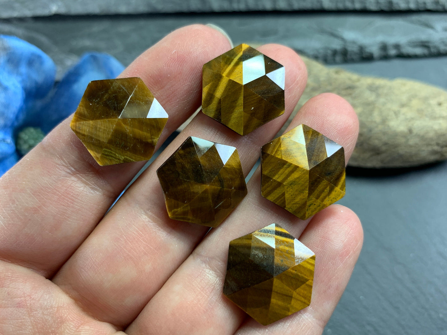 Faceted Tiger Eye hexagon 16mm cabochon - Calibrated cabochons