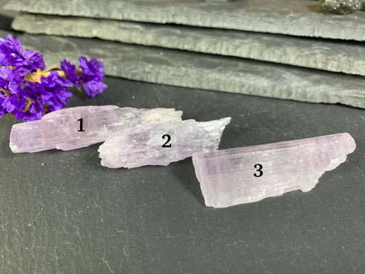 Raw Kunzite from Pakistan 46-59mm long - not drilled gemstone