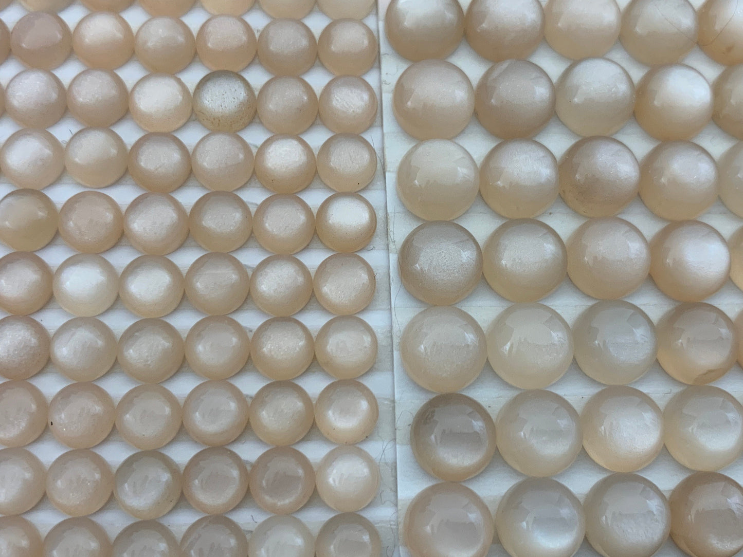 Peach Moonstone round 6 & 8mm Cabochon - Calibrated cabochons