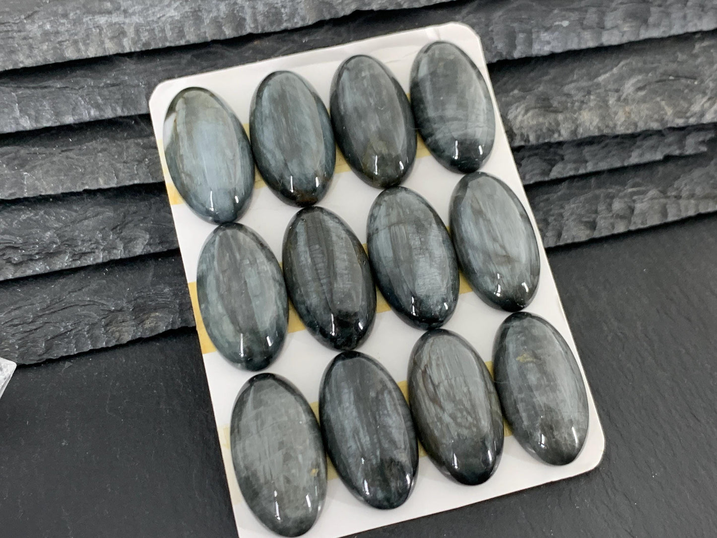 Eagle Eye oval 14x25mm cabochon - Calibrated cabochons