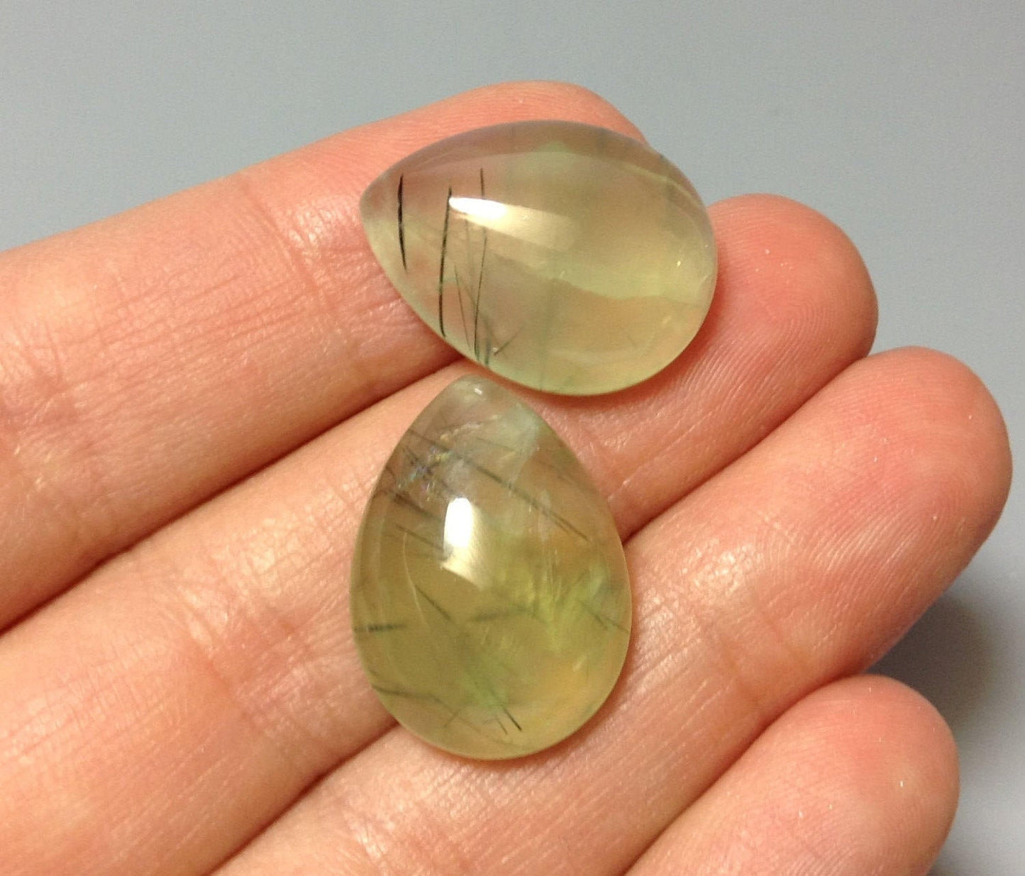 Prehnite pear 15x20mm cabochon - Calibrated cabochons