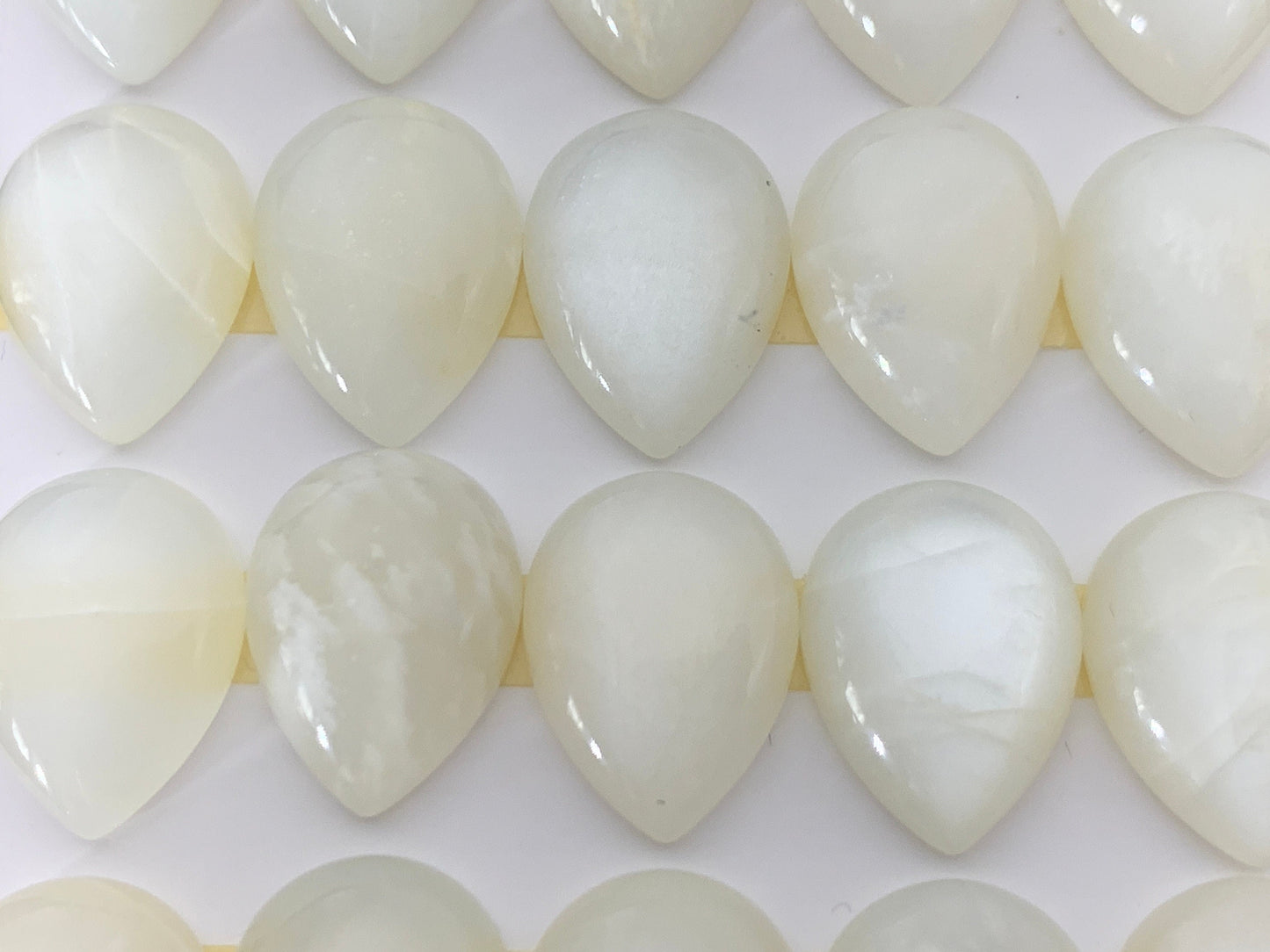 White MoonStone pear 15x20mm cabochon - Calibrated cabochons