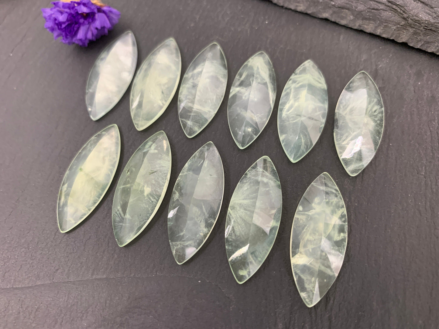 Faceted Prehnite marquise 12x30mm cabochon - Calibrated cabochons