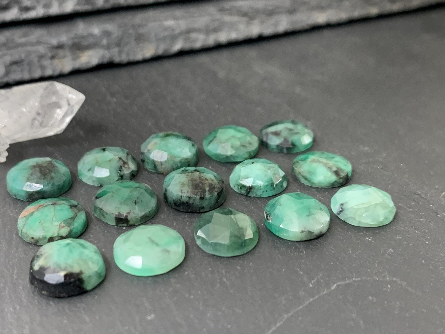 Faceted Emerald round 10mm cabochon