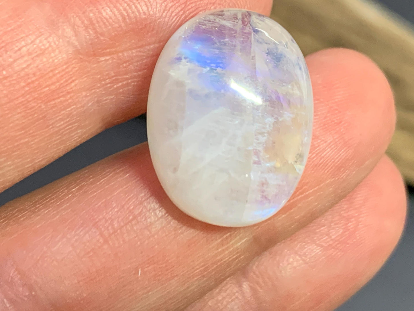 Rainbow Moonstone oval 20x15x8mm cabochon