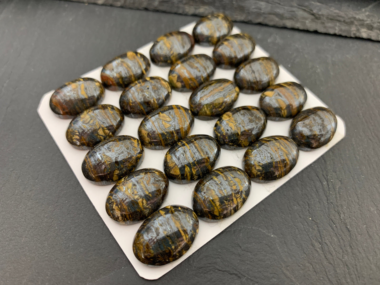 Tiger iron 13x18mm oval cabochon - Calibrated cabochons