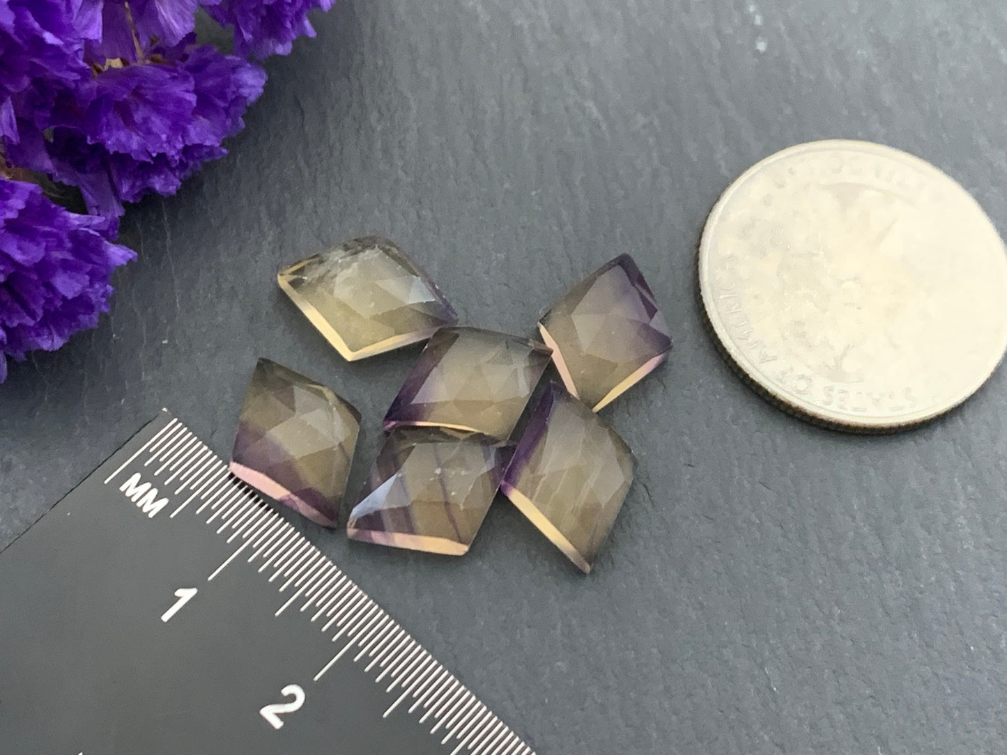 Faceted Fluorite rhombus 10x14mm cabochon - Calibrated cabochons