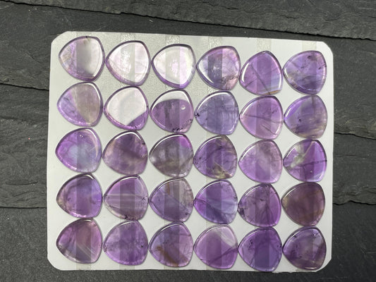 Flat Amethyst trillion 8mm, 10mm, 12mm cabochon - Calibrated cabochons