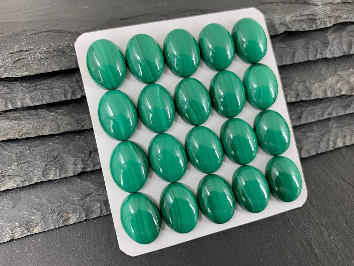 Malachite oval 12x16mm cabochon - Calibrated cabochons