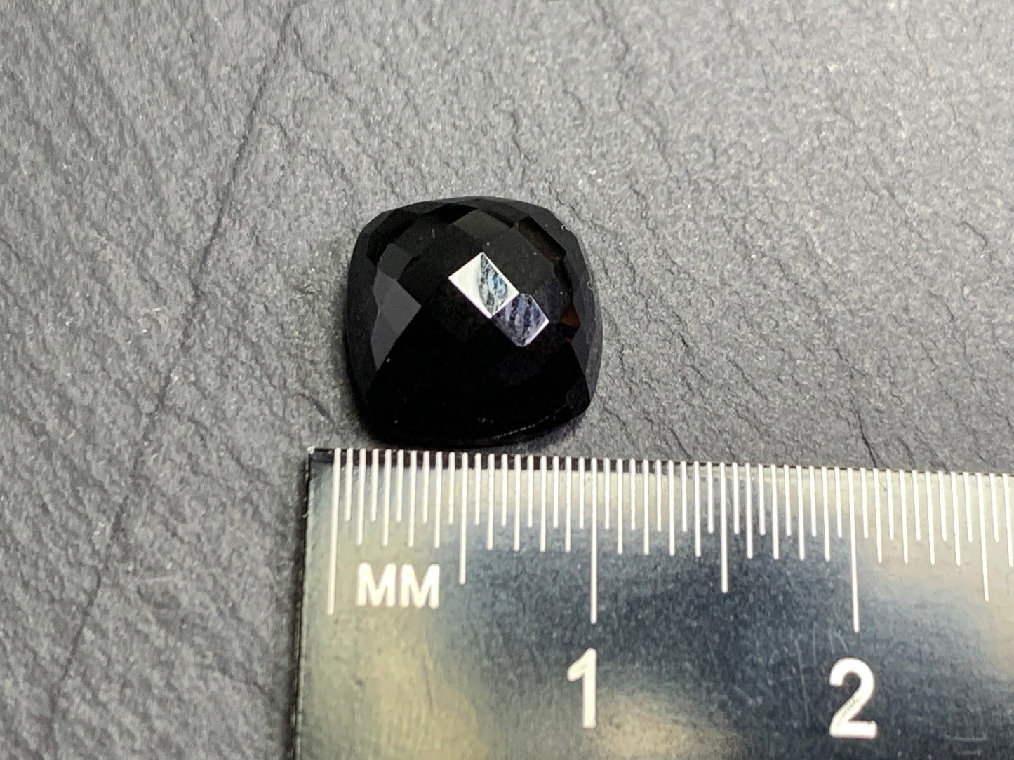 Faceted Black Agate square cushion 10mm cabochon - Calibrated cabochons