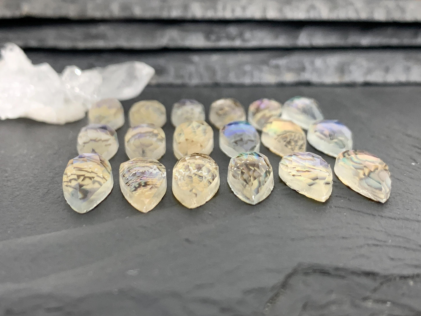 Faceted Abalone Crystal pear 8x20mm cabochon - Doublet cabochons