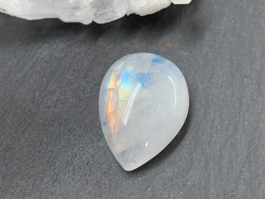 Rainbow Moonstone pear 19x14x7mm cabochon
